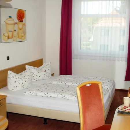 Bed and breakfast Keramik 3*